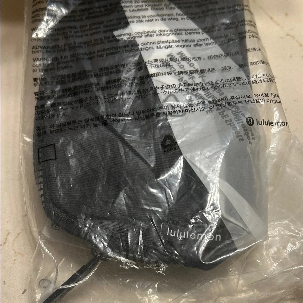 Lululemon black belt bag - Picture 2 of 2